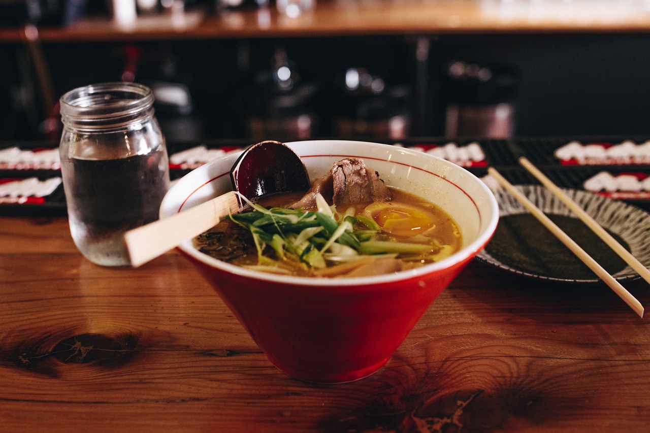 方便面，零食还是主食？探讨方便面在食品分类中的地位